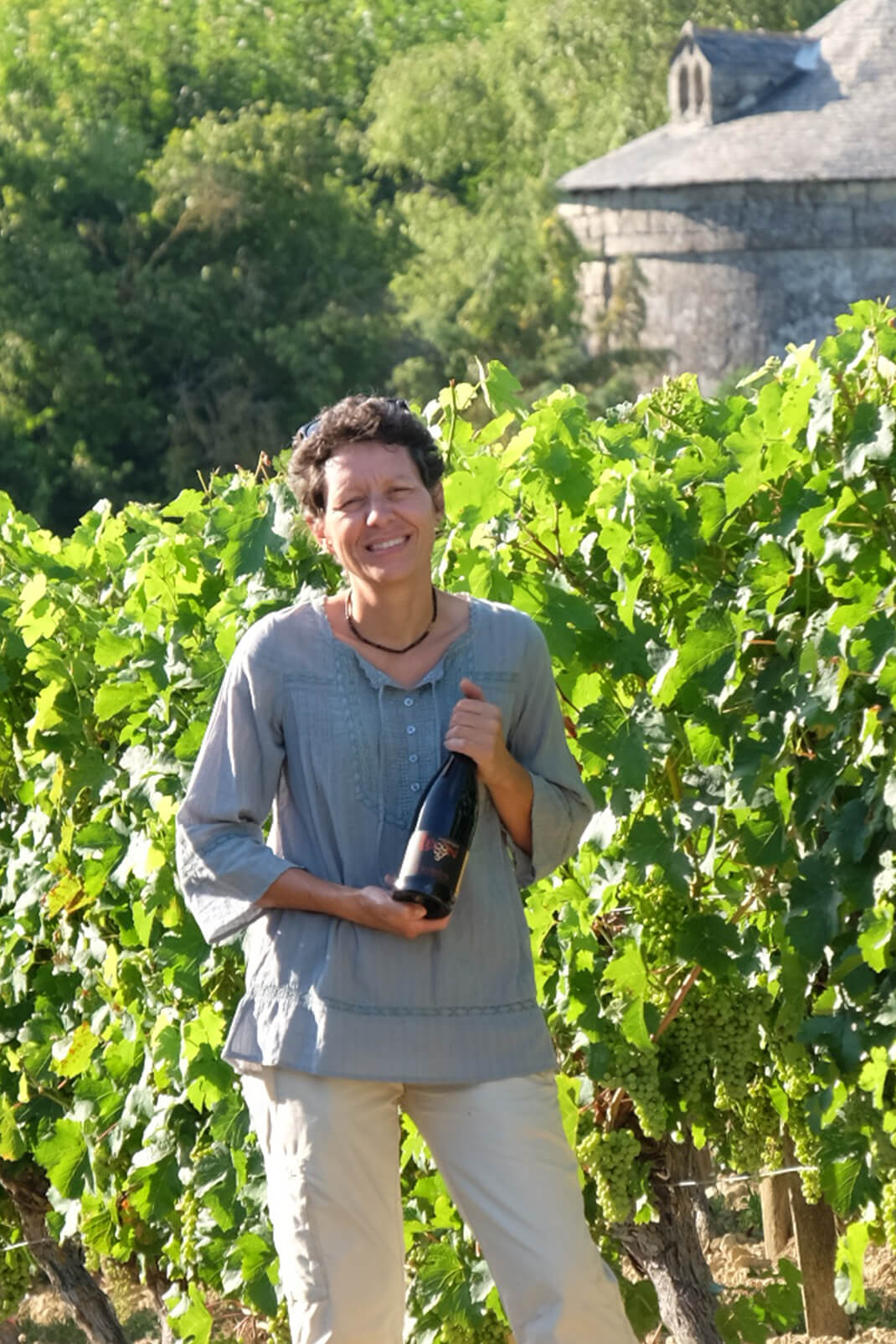 Portrait d'Angélique Léon vigneronne en AOC Chinon à Savigny-en-Véron